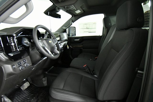 2025 Chevrolet Silverado 2500HD LT photo 4