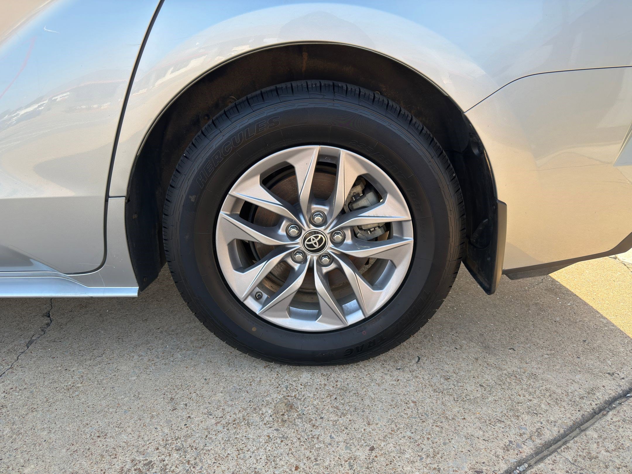 2022 Toyota Sienna XLE photo 11