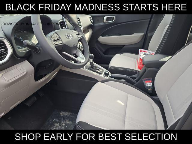 2026 Hyundai Venue SEL photo 4