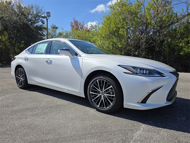 2025 Lexus ES 350's photo
