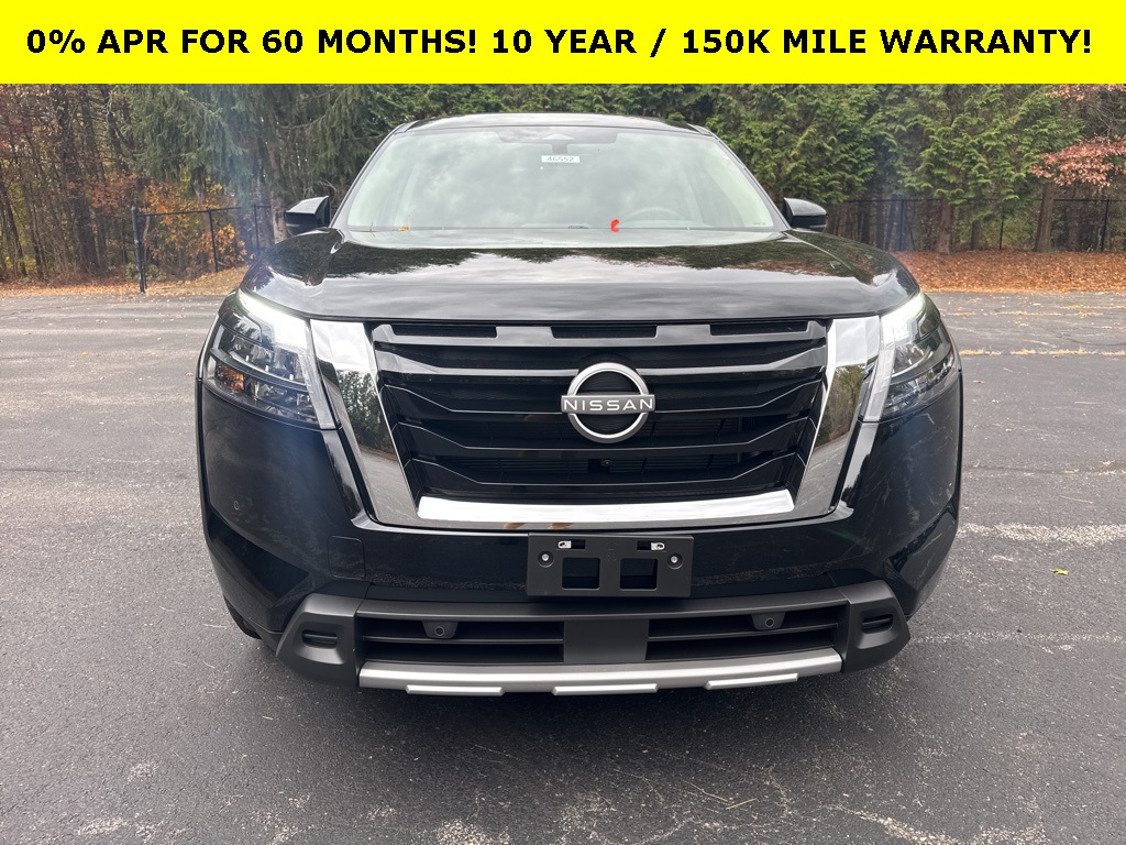 2025 Nissan Pathfinder SL photo 2