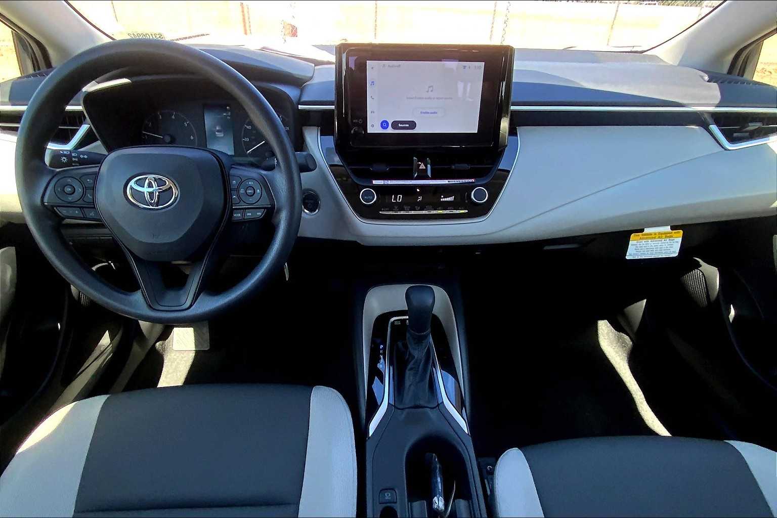 2025 Toyota Corolla Hybrid LE photo 12