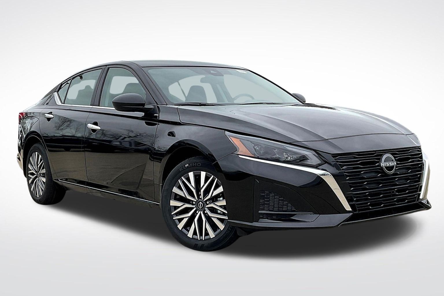 2025 Nissan Altima SV photo 2