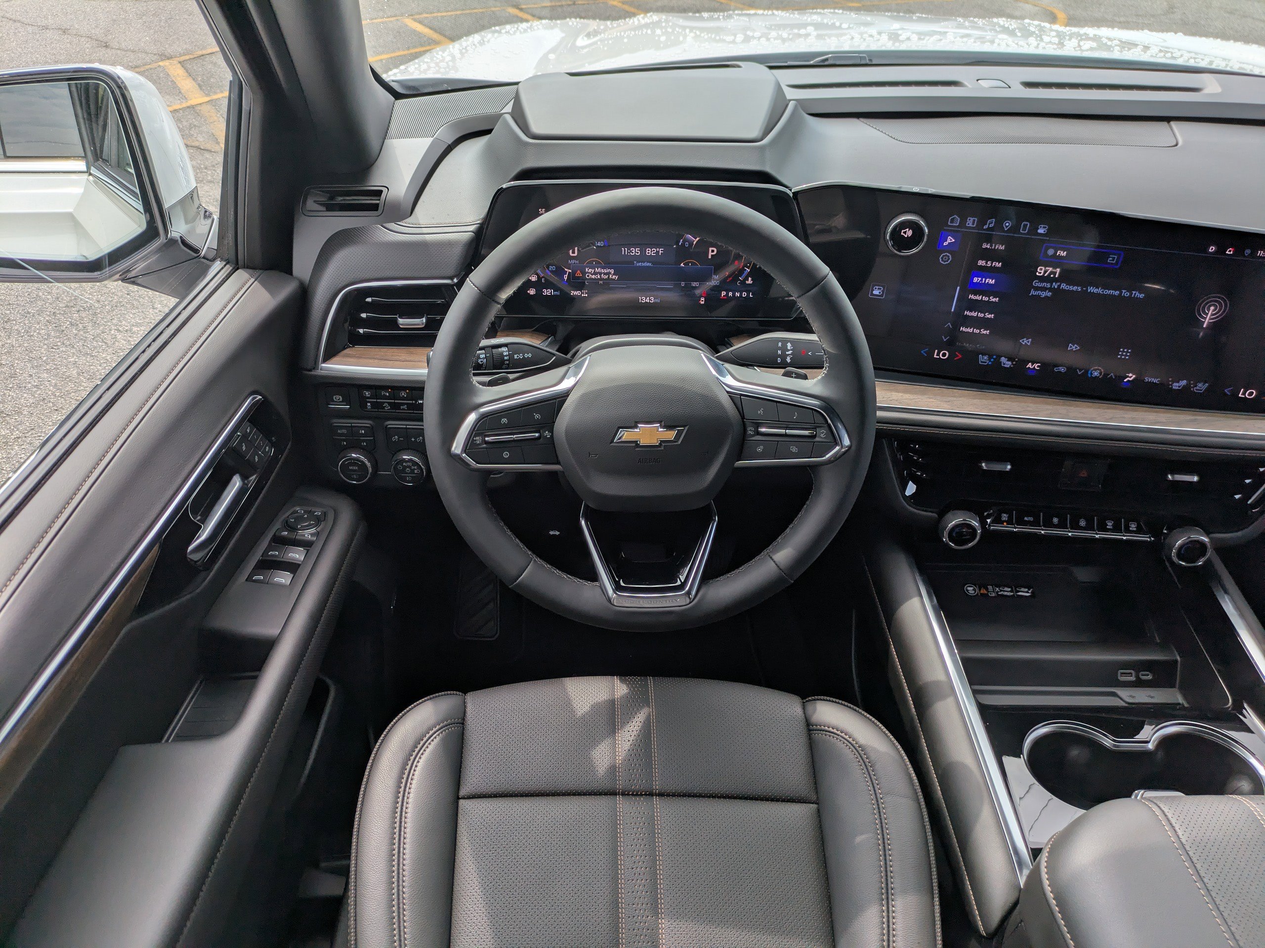 2025 Chevrolet Suburban High Country photo 17