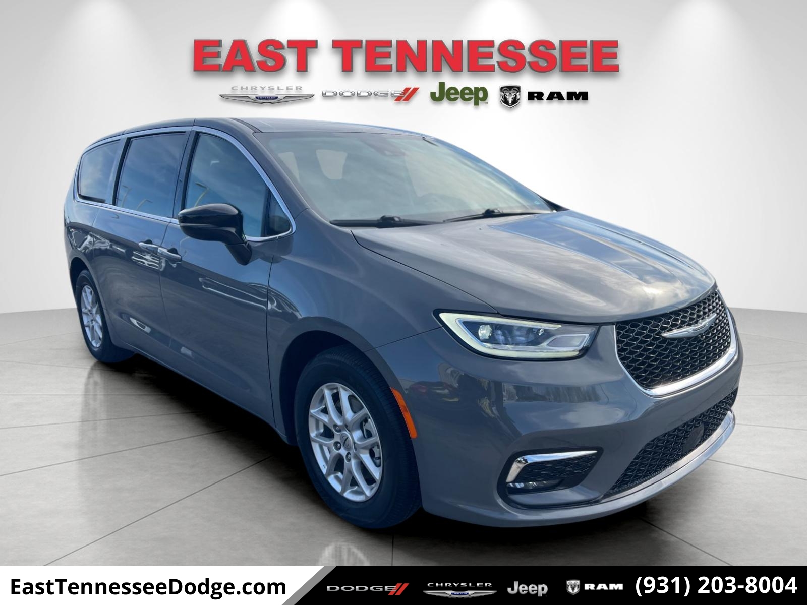 2025 Chrysler Pacifica Select's photo