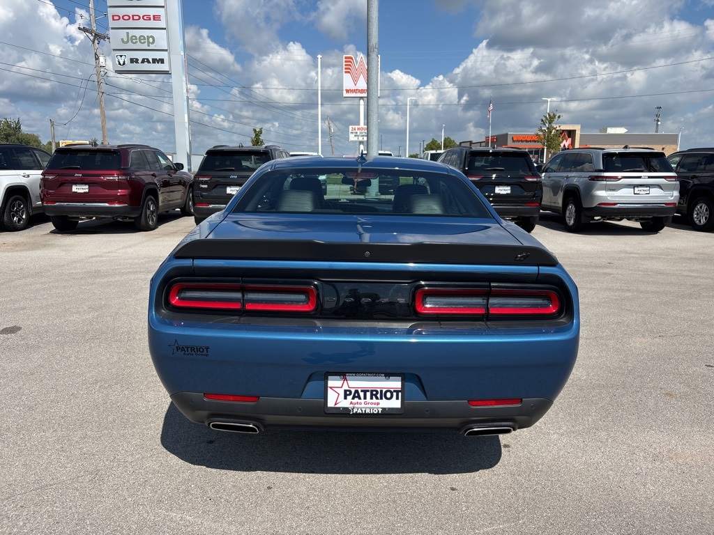 2022 Dodge Challenger GT photo 4
