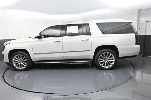 2017 Cadillac Escalade ESV Luxury photo 4