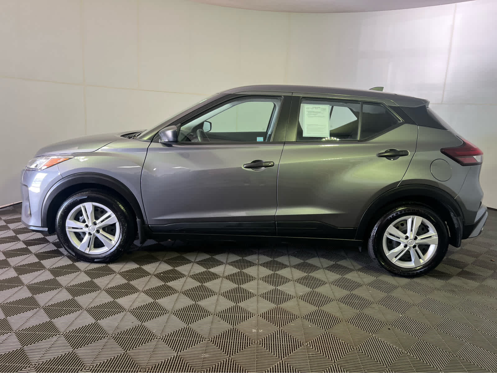 2025 Nissan Kicks Play S photo 4