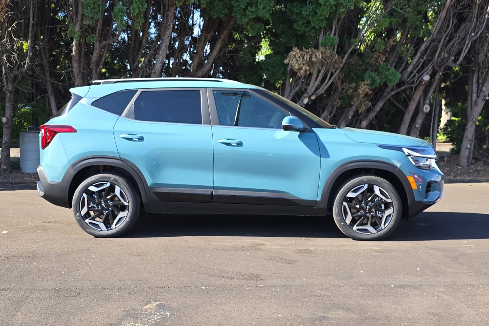 2026 Kia Seltos SX photo 2