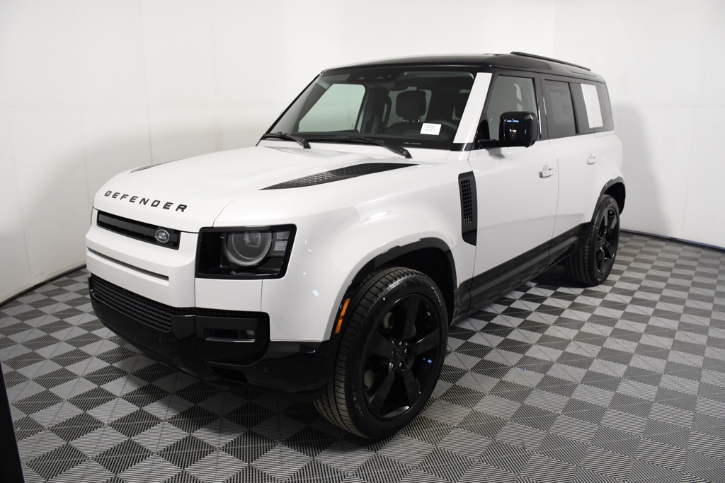 2026 Land Rover Defender X-Dynamic SE's photo