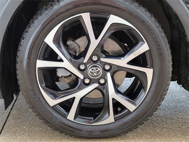 2018 Toyota C-HR XLE photo 7