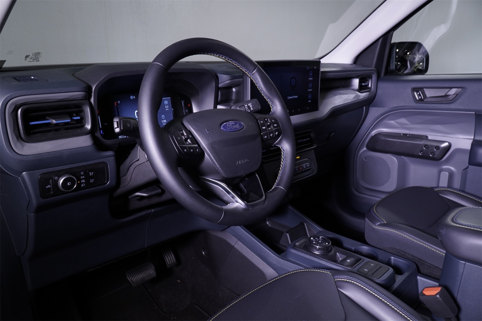 2025 Ford Maverick photo 2