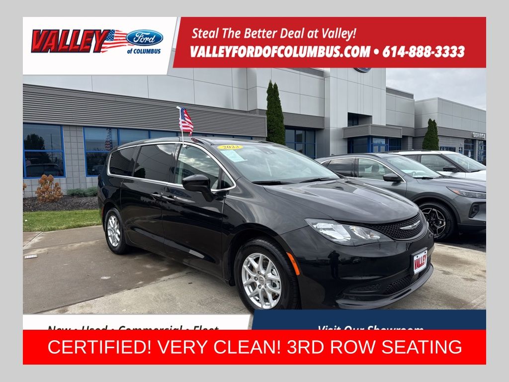 Pre-Owned 2023 Chrysler Voyager LX's photo