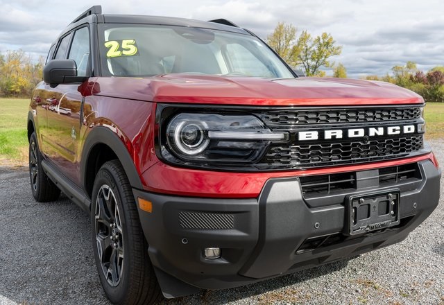 2025 Ford Bronco Sport Outer Banks photo 3