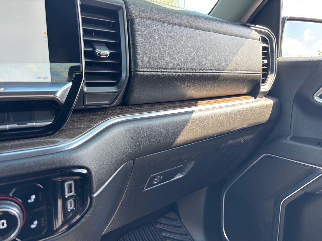 2024 Chevrolet Silverado 1500 LT photo 16
