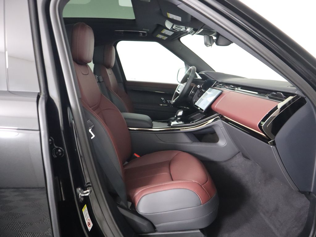 2025 Land Rover Range Rover Sport SE photo 16