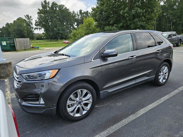 2019 Ford Edge Titanium photo 2