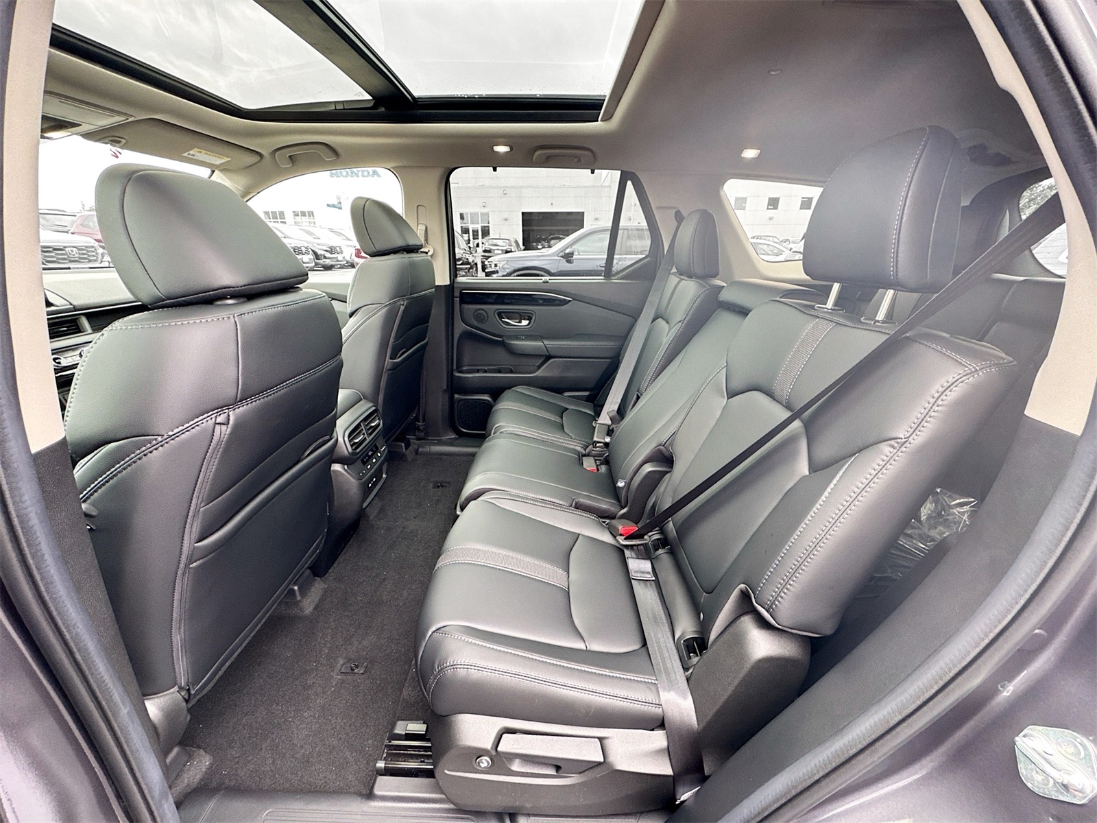 2025 Honda Pilot Touring photo 5