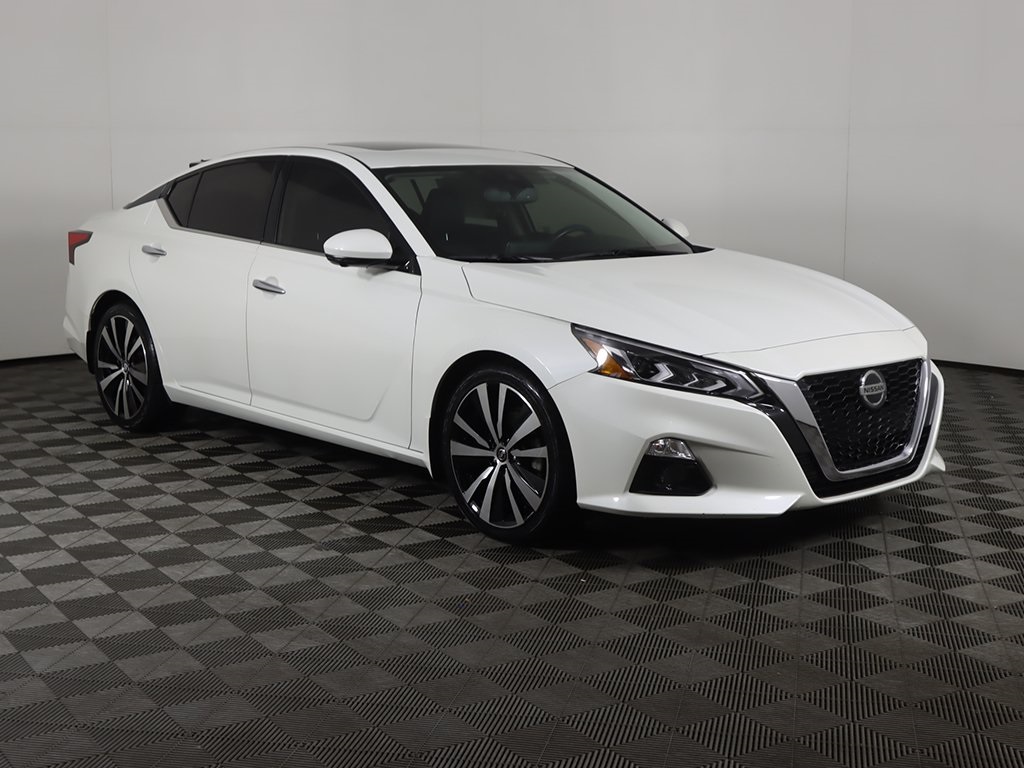 2020 Nissan Altima Platinum photo 2