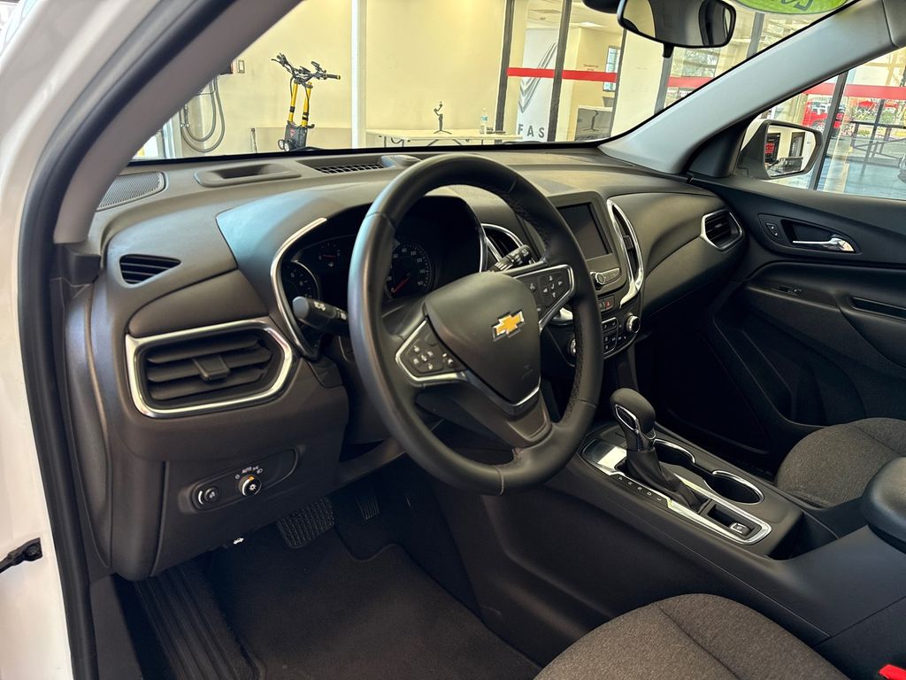 2024 Chevrolet Equinox LT photo 5