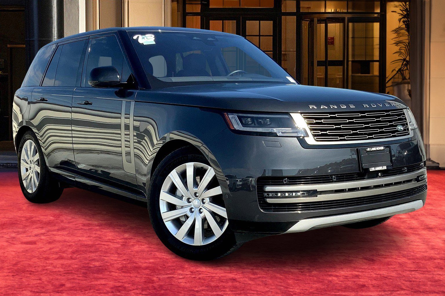 2023 Land Rover Range Rover SE photo 7