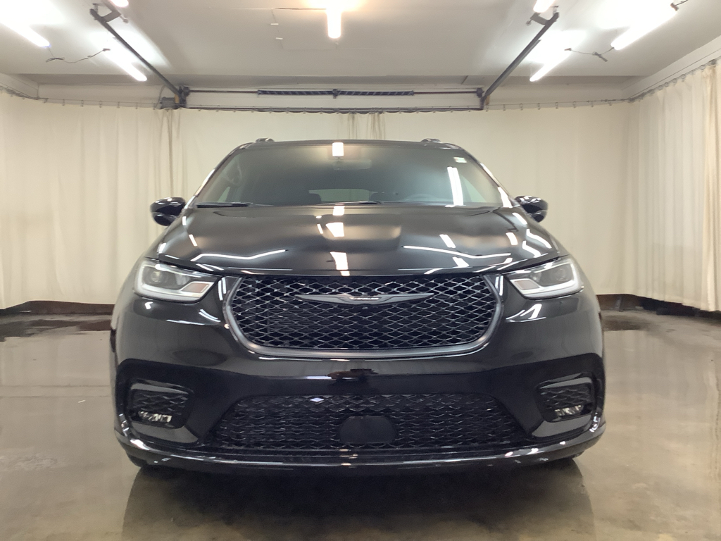 2026 Chrysler Pacifica photo 9