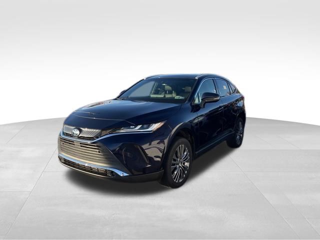 2022 Toyota Venza XLE's photo