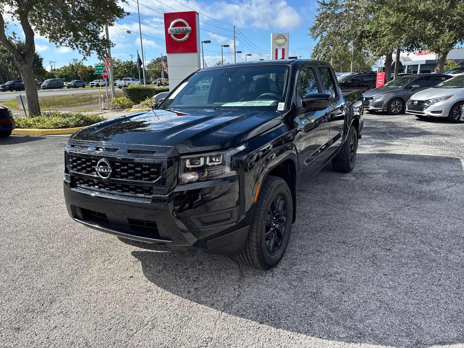 2026 Nissan Frontier Crew Cab SV photo 2