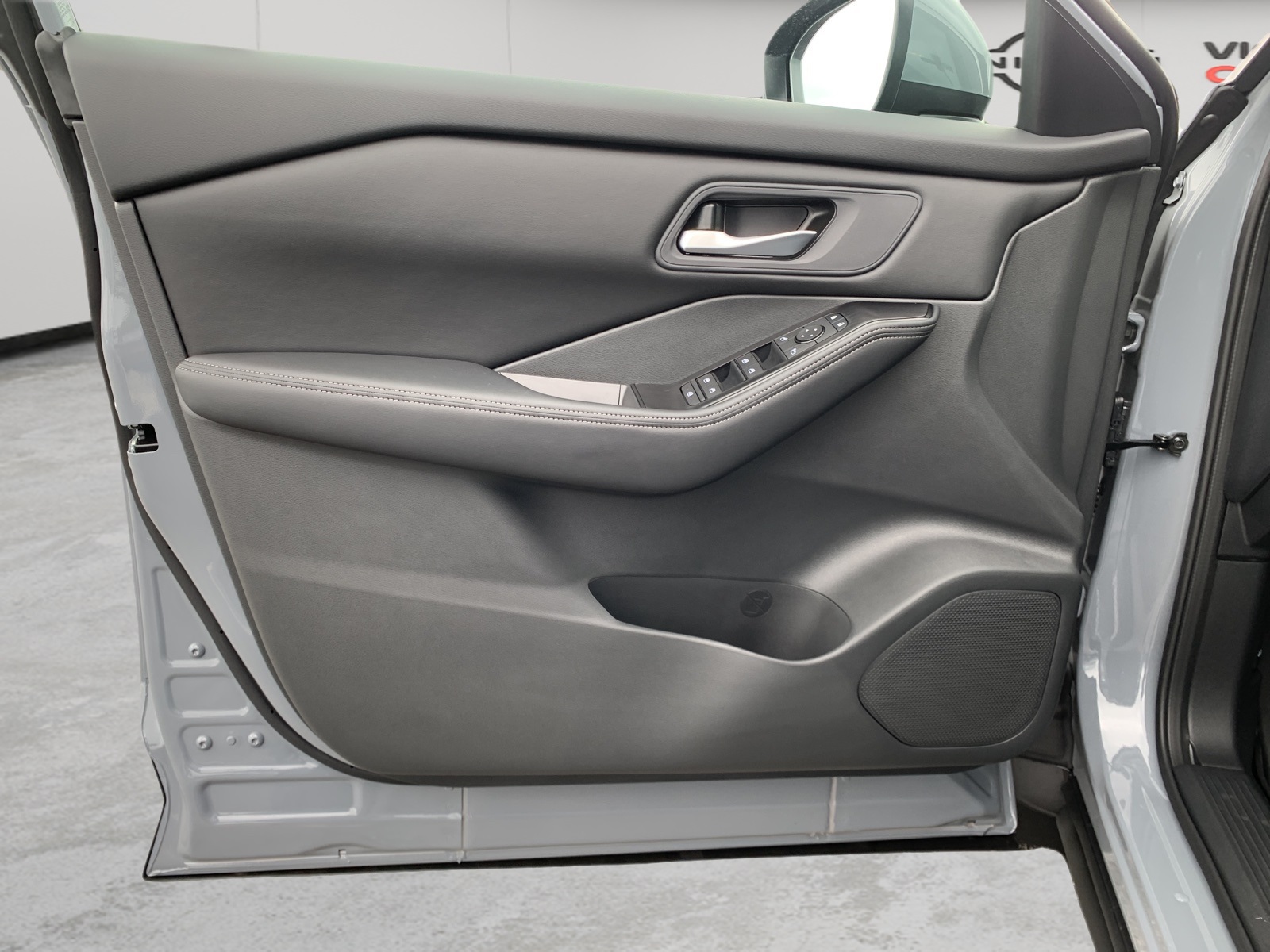 2026 Nissan Rogue SV photo 9
