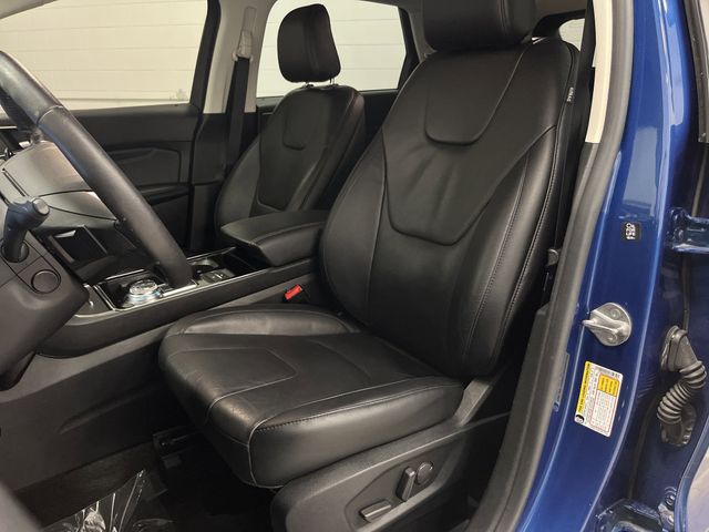 2020 Ford Edge Titanium photo 4