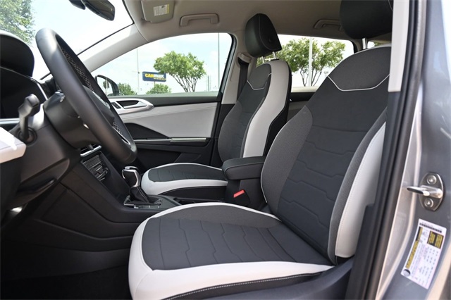 2025 Volkswagen Taos SE photo 20