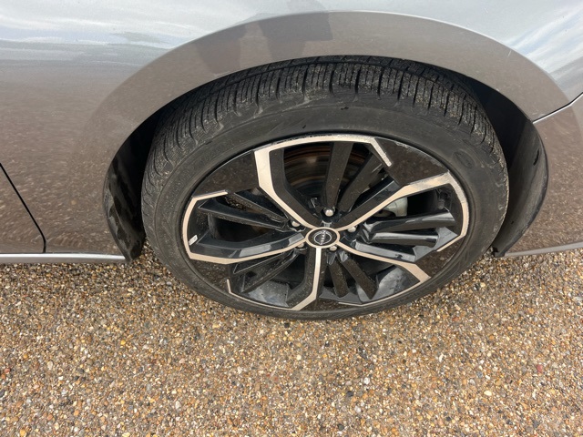 2023 Nissan Altima 2.5 SR photo 8