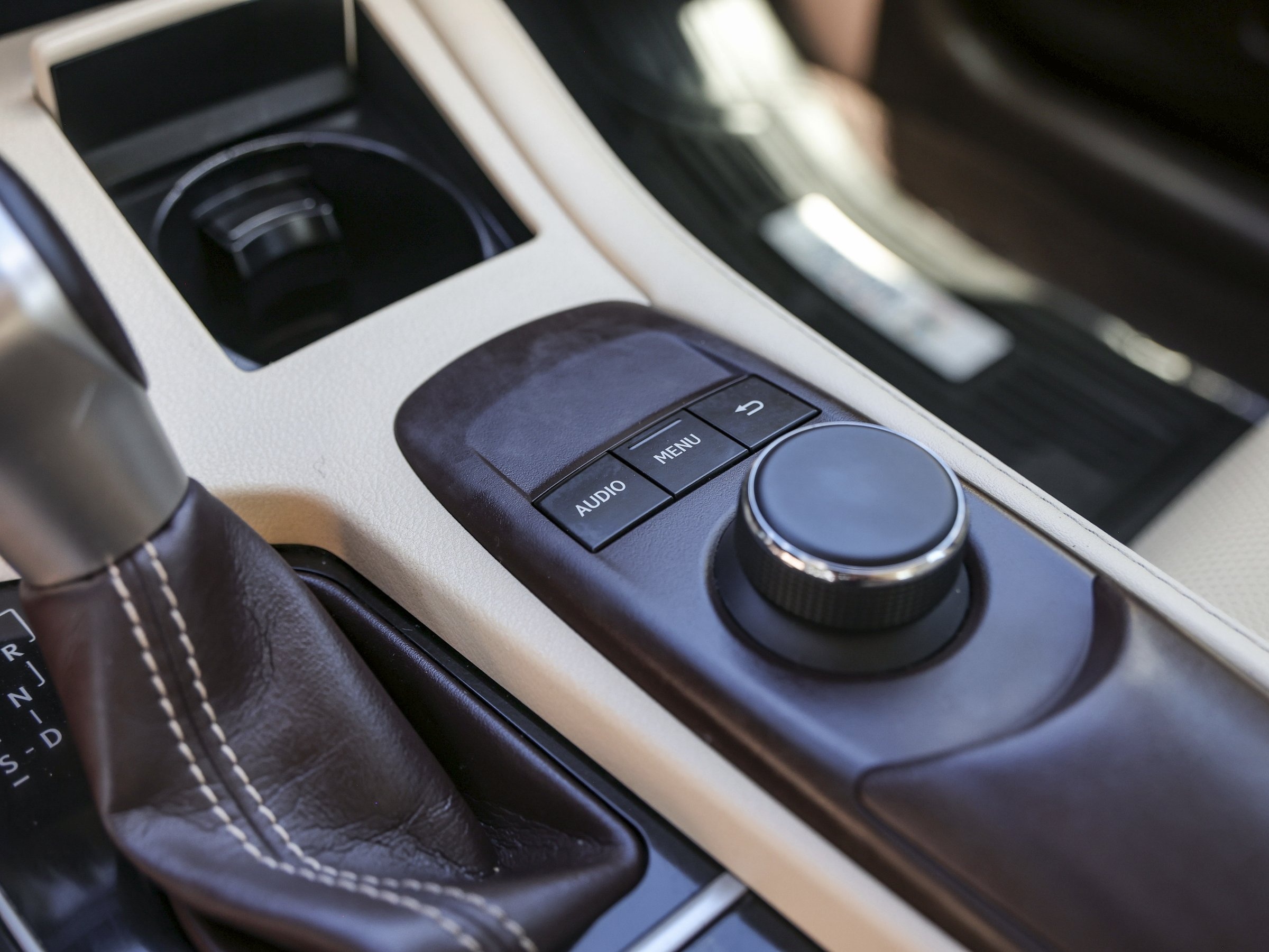 2016 Lexus ES 300h photo 21