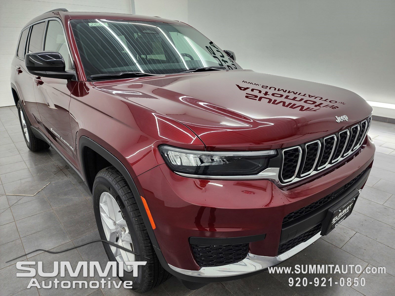 2025 Jeep Grand Cherokee Laredo photo 2