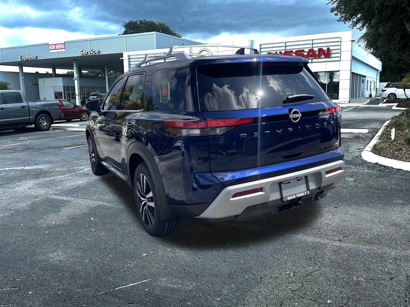 2025 Nissan Pathfinder Platinum photo 5