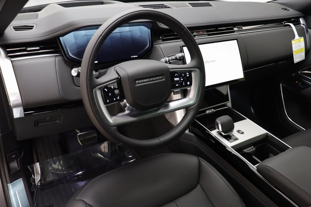 2025 Land Rover Range Rover SE photo 6