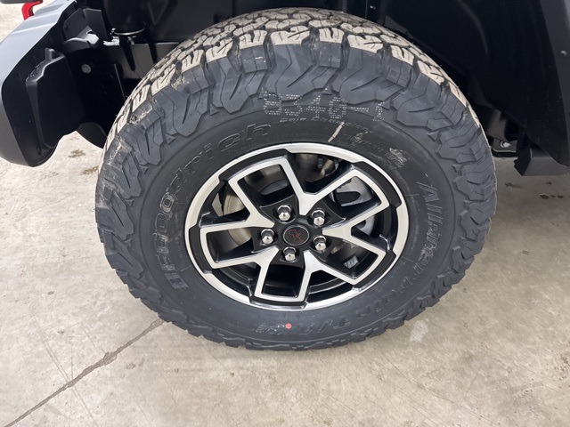 2025 Jeep Wrangler Rubicon photo 4