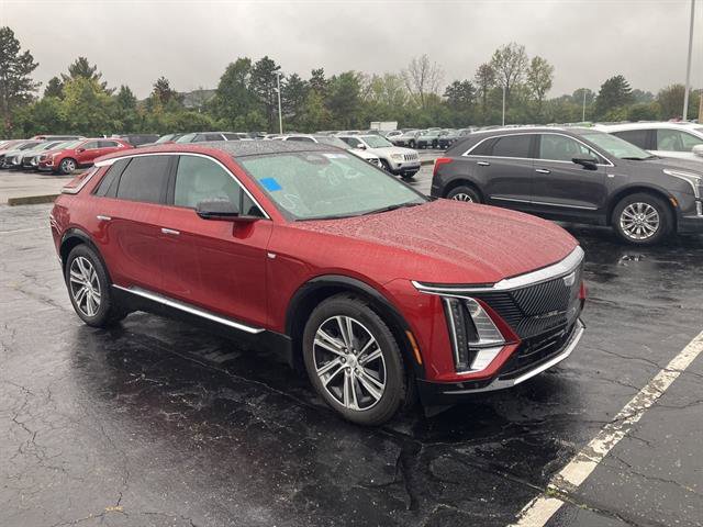 2024 Cadillac Lyriq Luxury photo 2