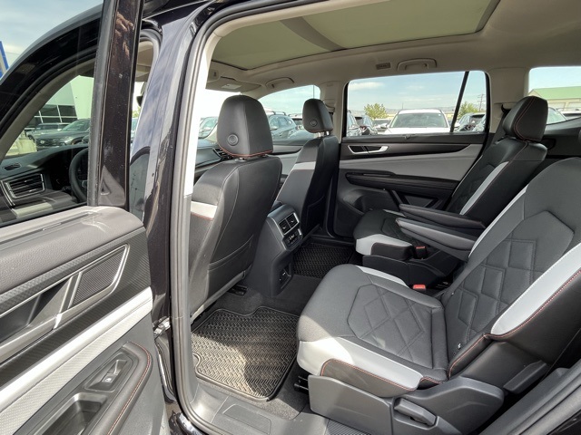 2025 Volkswagen Atlas Peak Edition SE photo 16