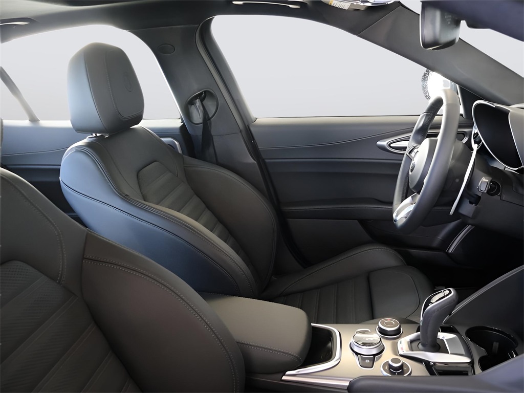 2025 Alfa Romeo Giulia Base photo 10