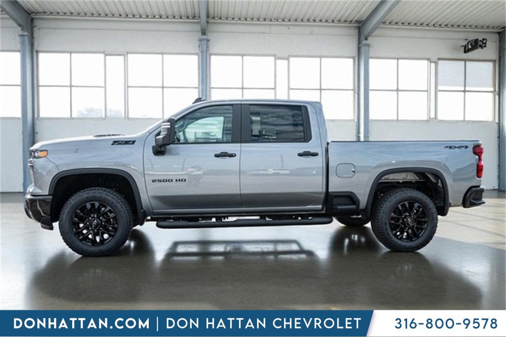 2026 Chevrolet Silverado 2500HD Custom photo 2