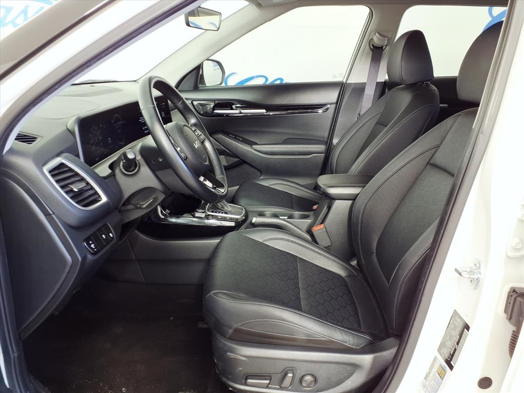 2024 Kia Seltos EX photo 7