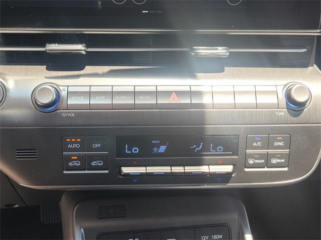 2025 Hyundai Kona SEL photo 16