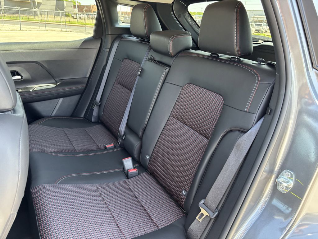 2025 Nissan Kicks SR photo 18