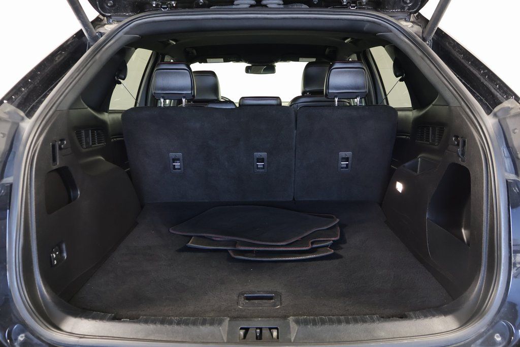 2024 Ford Edge ST photo 4