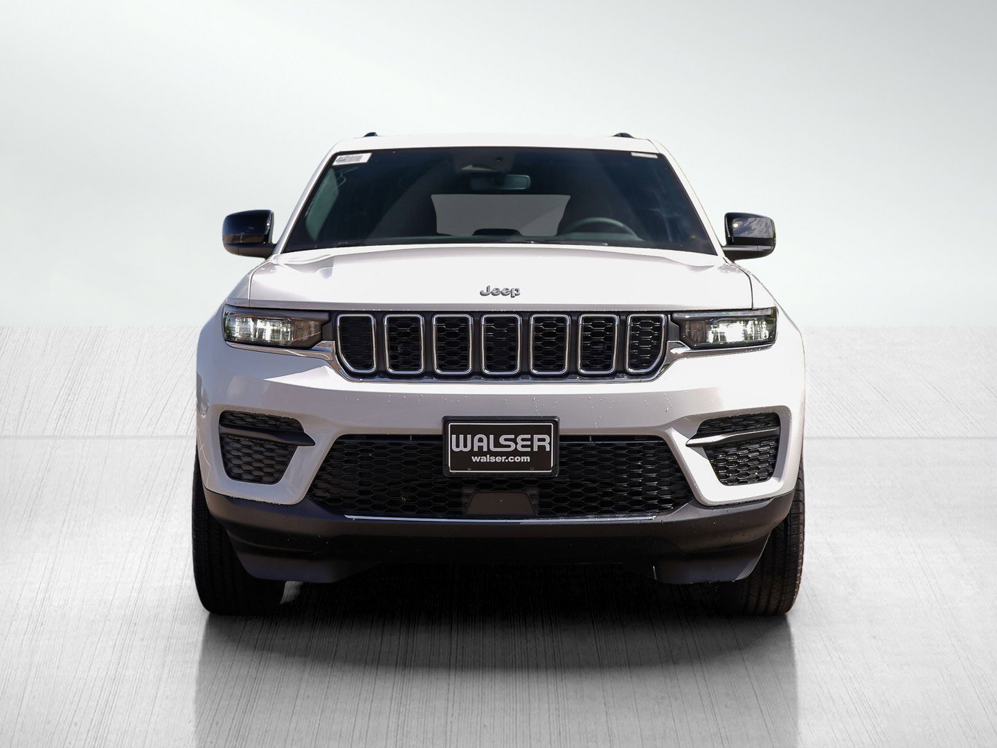 2025 Jeep Grand Cherokee Laredo photo 2