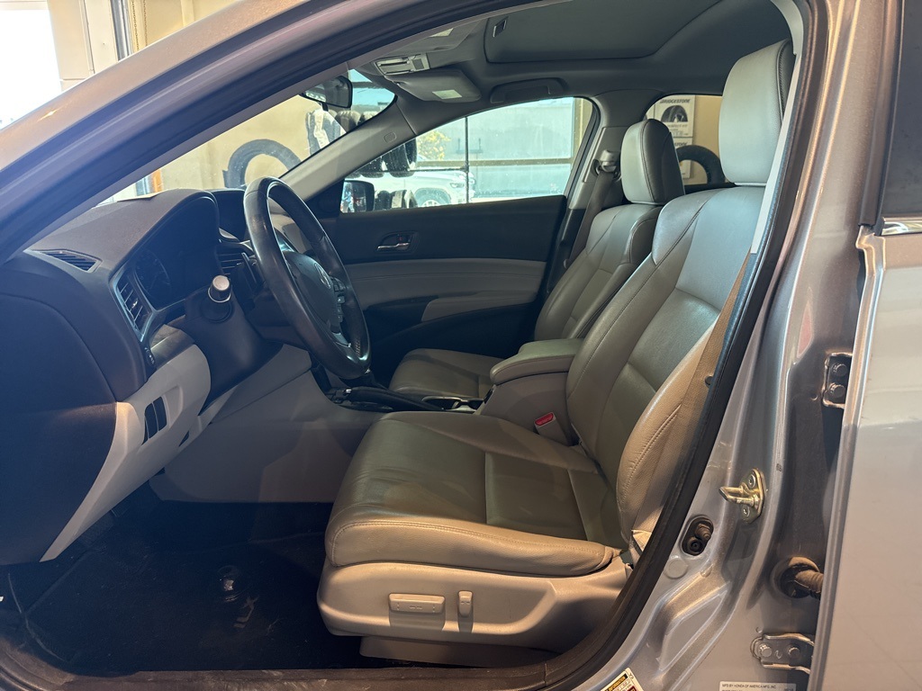 2018 Acura ILX Base Plus photo 3