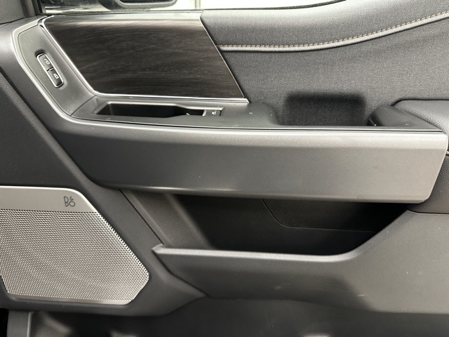 2025 Ford F-150 Lariat photo 14
