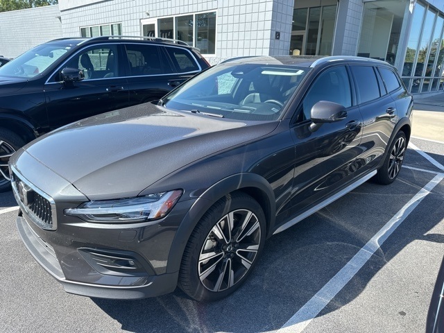 2024 Volvo V60 Cross Country Ultimate photo 4