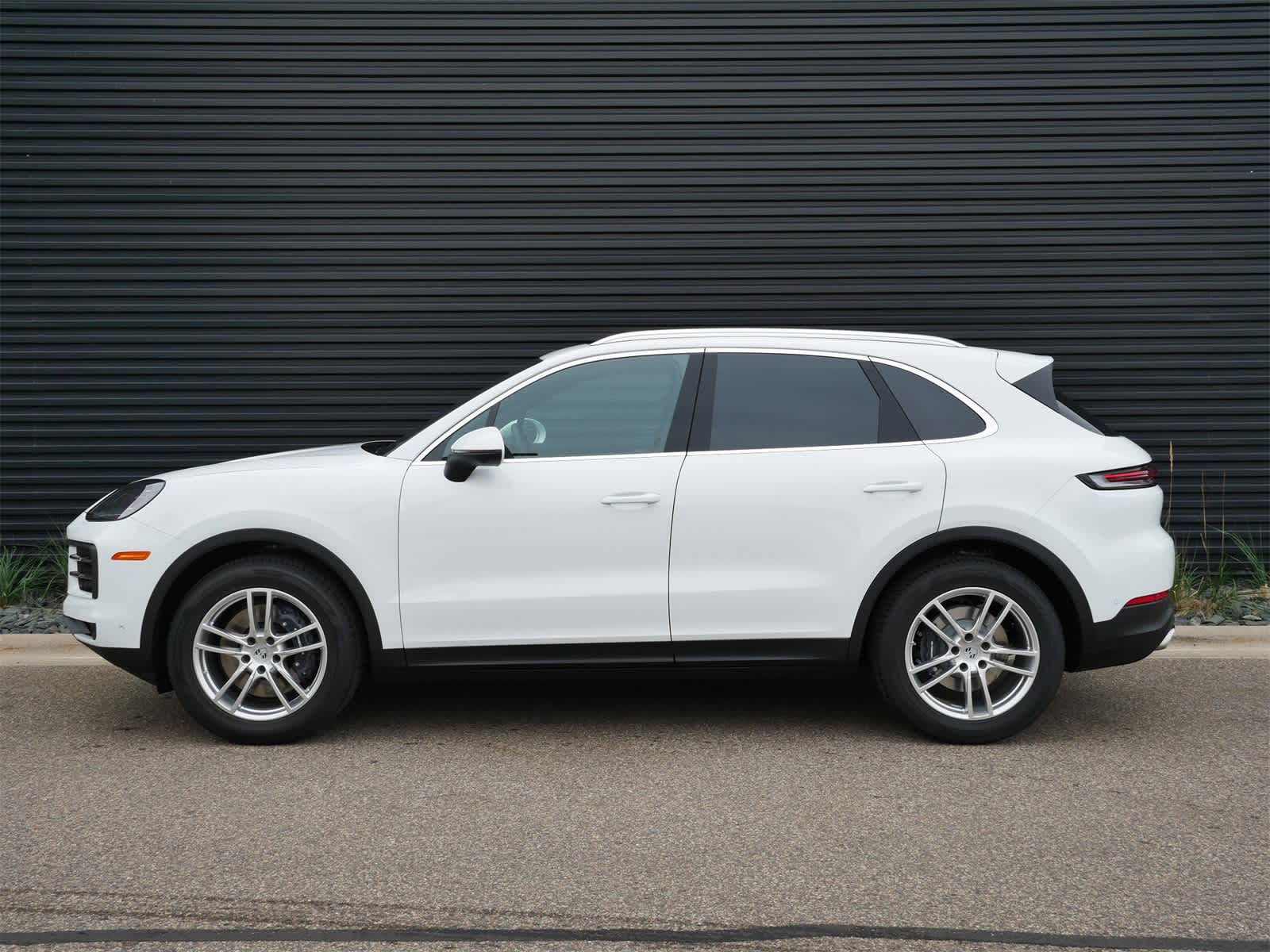 2026 Porsche Cayenne photo 2